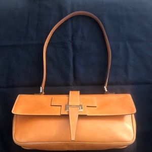 MaxMara classic bag with elegant T belt front